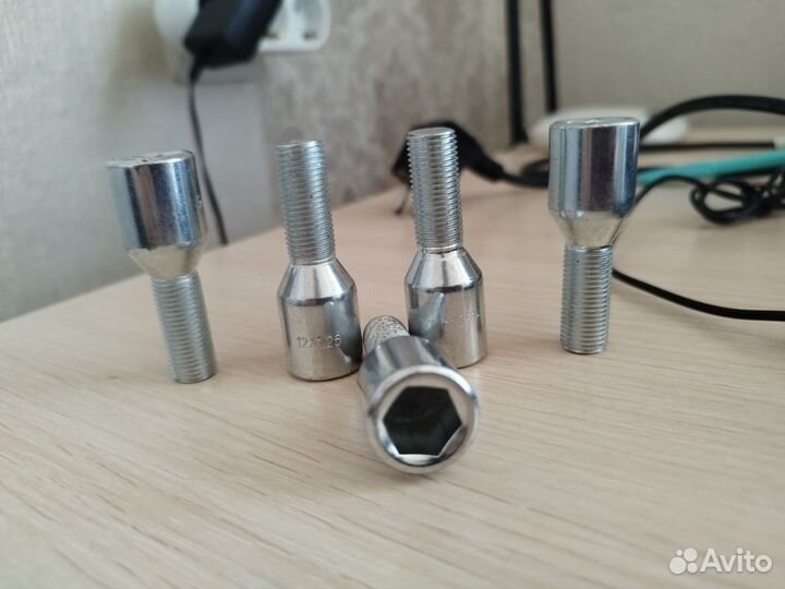 Колесные болты