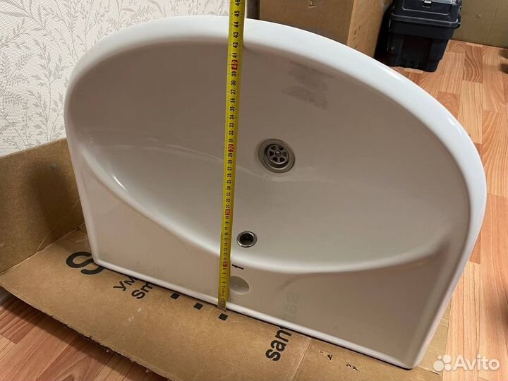 Раковина с сифоном с креплениями