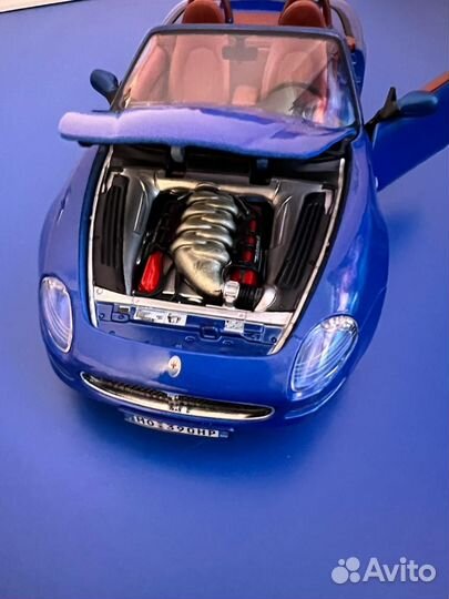 Модель авто 1:18 Maserati