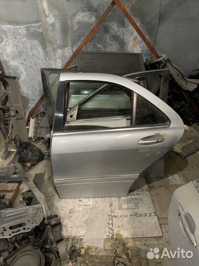 Задняя левая дверь Mercedes S W220