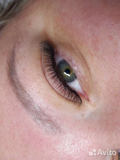 Наращивание ресниц, оформление бровей