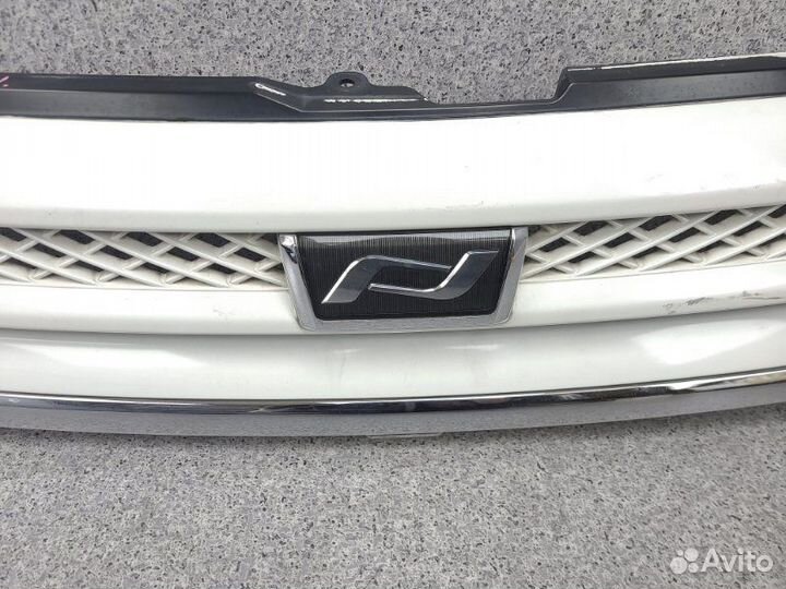 Решетка радиатора передняя Toyota Noah AZR60