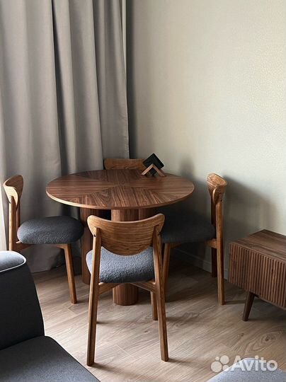 Стол обеденный