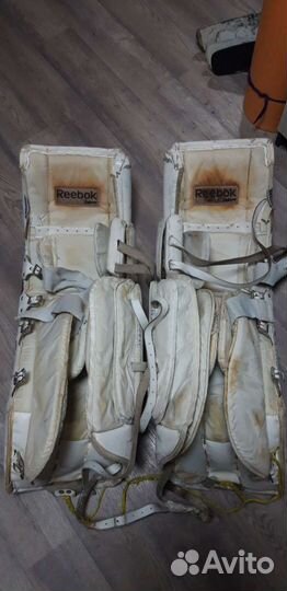 Щитки хоккейного вратаря