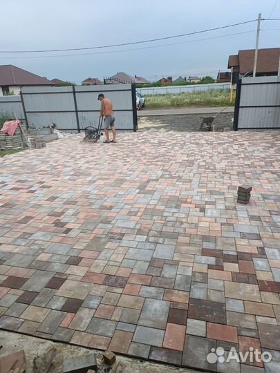 Укладка тротуарной плиткой