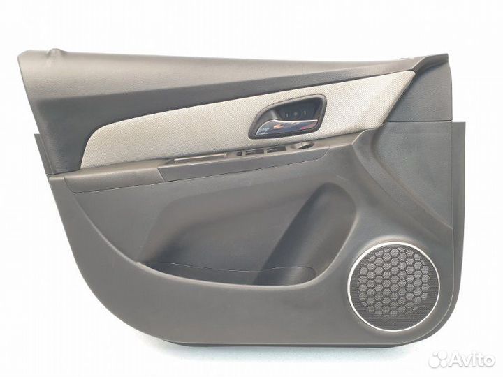 Обшивка двери передняя левая Chevrolet Cruze 1.6