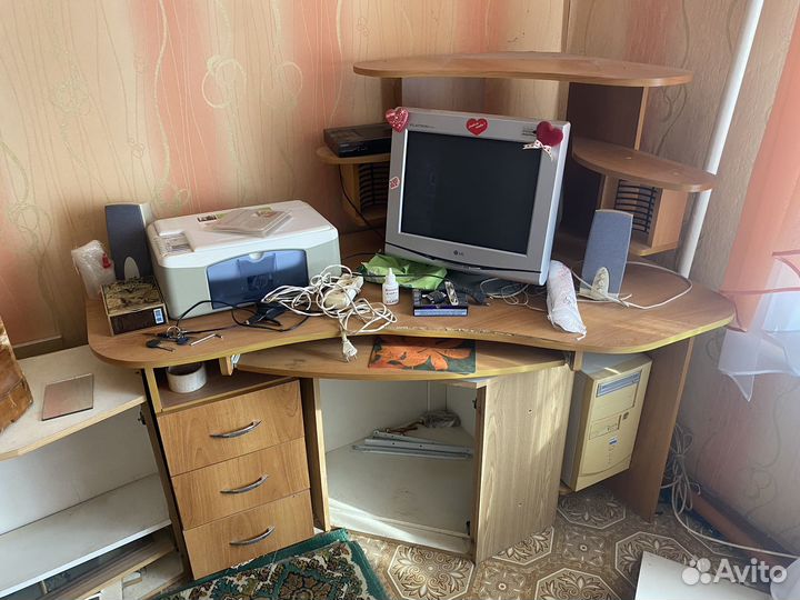 Компьютерный стол