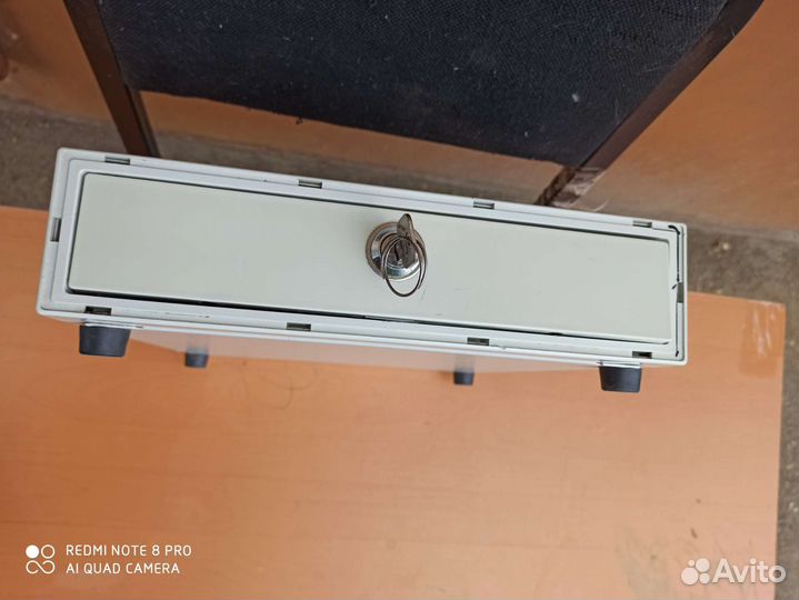 Ящик металлический с замком