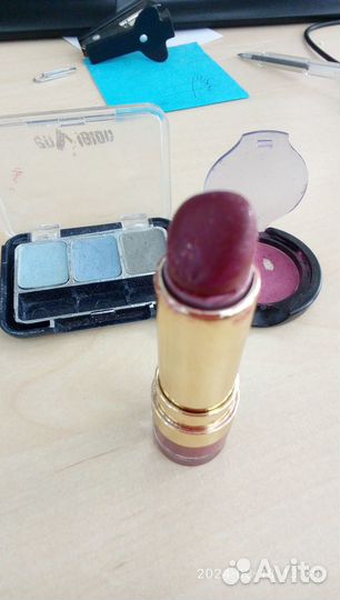 Косметика:тени, тональник, помада