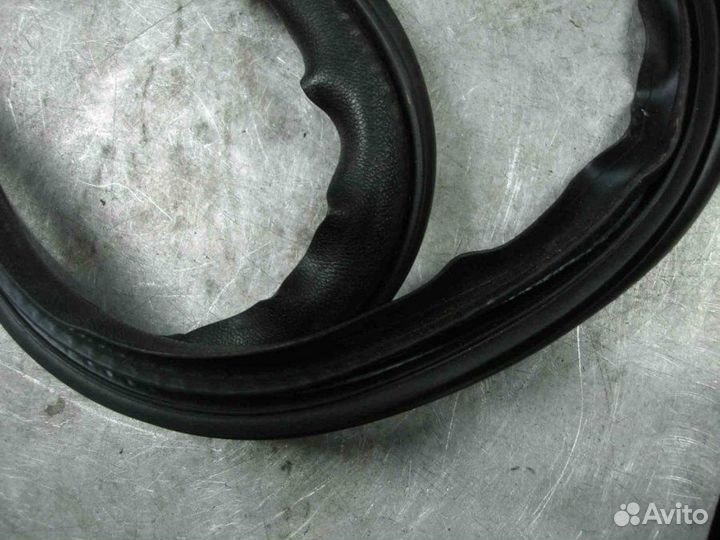 Уплотнитель Renault Megane II 2002-2009