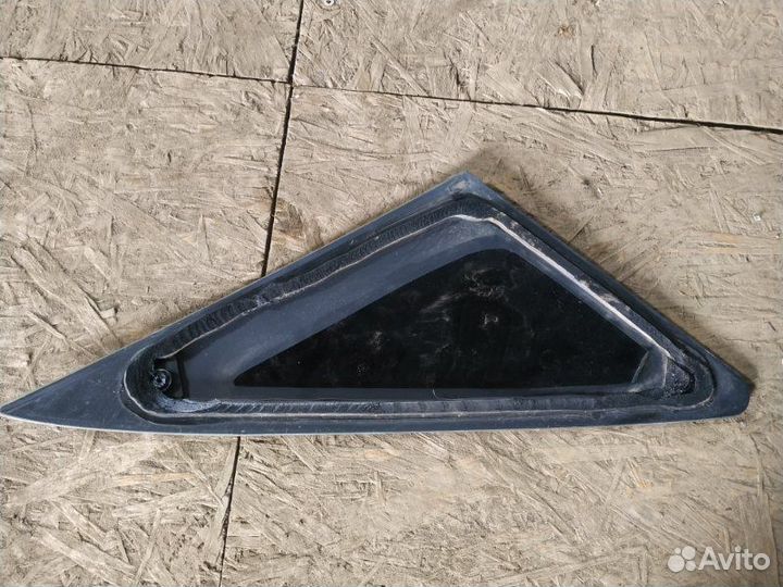 Стекло кузовное глухое заднее левое Ford Focus 1