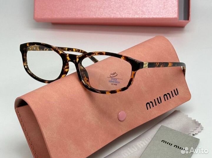 Солнцезащитные очки miu miu