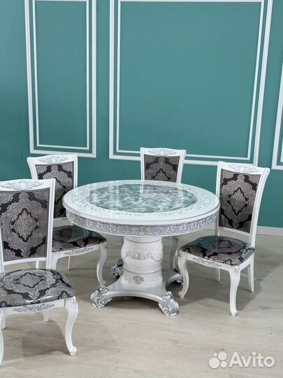 Кухонный стол и стулья