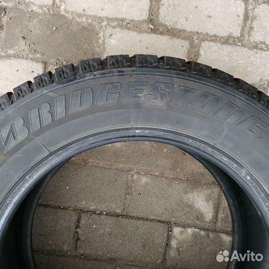 Bridgestone Ice Cruiser 7000 215/60 R16 95T