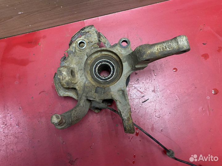 Кулак передний правый 400145Y700 Nissan Maxima A33