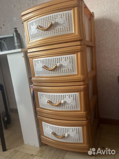 Шкаф с ящиками