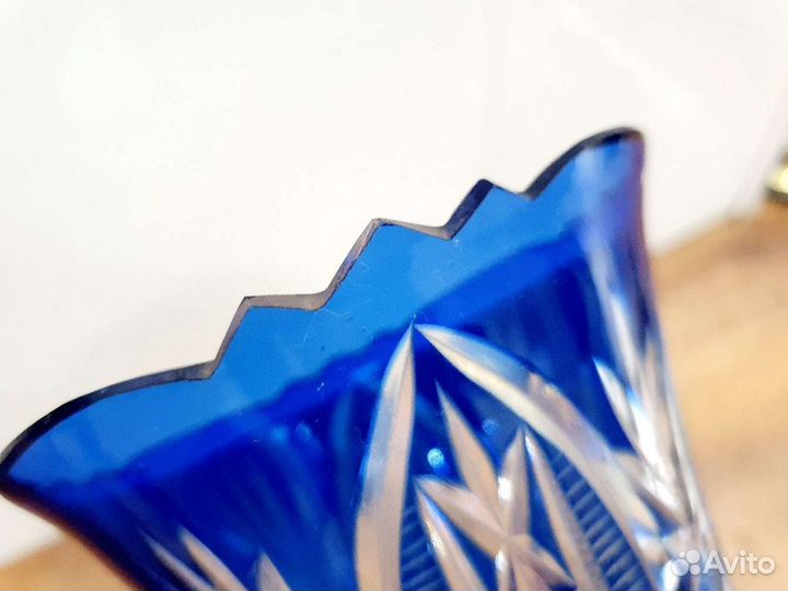 Ваза. Цветное синее кобальтовое стекло. ручная рез