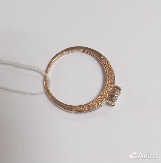 Золотое кольцо с бриллиантом 17р
