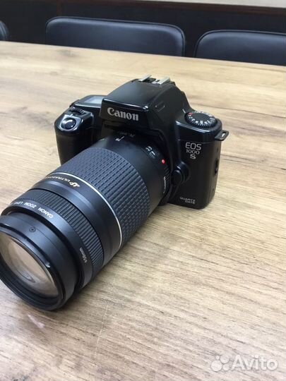 Canon EOS 1000S + zoom EF 75-300mm/4-5,6 (3) USM