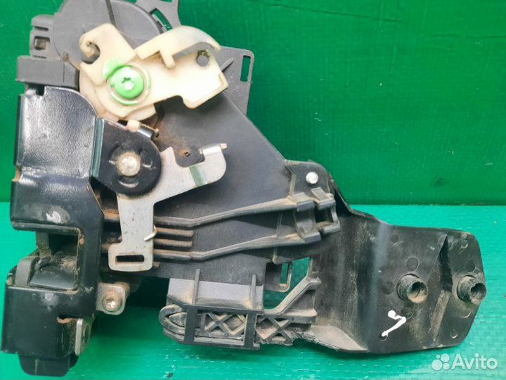 Замок двери левый Volkswagen Golf 4 купе AXP 1999