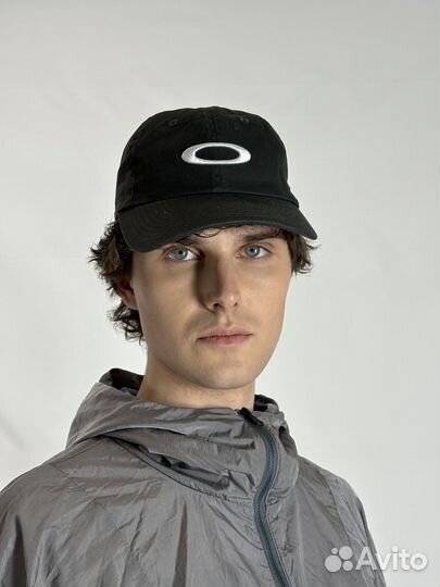 Oakley черная кепка
