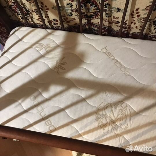 Детская кроватка с матрасом