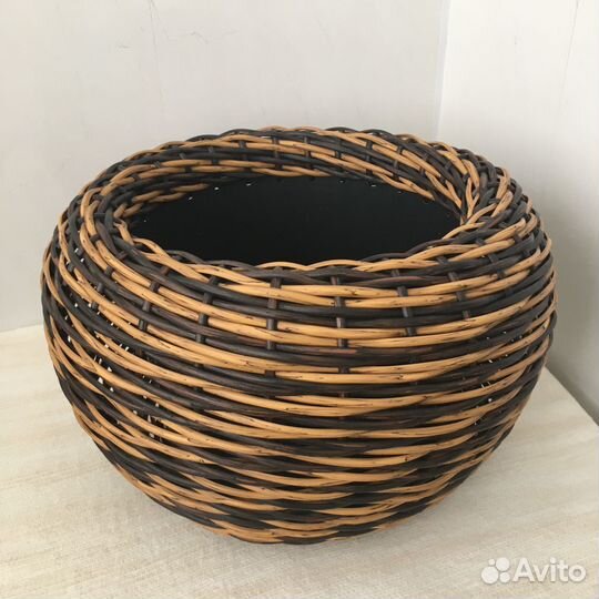 Кашпо-шар из искусственного ротанга