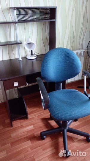 Компьютерное кресло, компьютерный стол