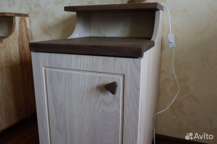 Тумбочка прикроватная из массива дуба, белая