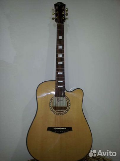 Акустическая гитара