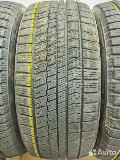 Bridgestone Blizzak VRX2 235/50 R18 97H