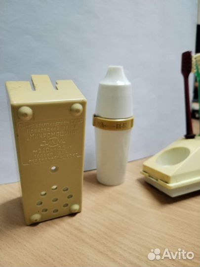 Электрическая зубная щётка 