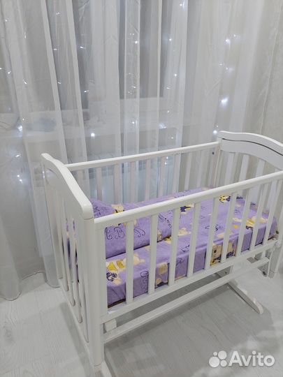 Детская кроватка с поперечным маятником