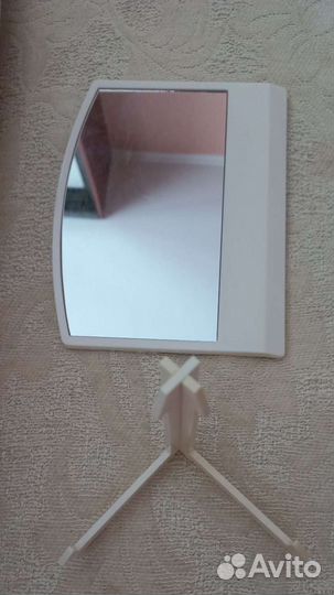 Зеркало на подставке