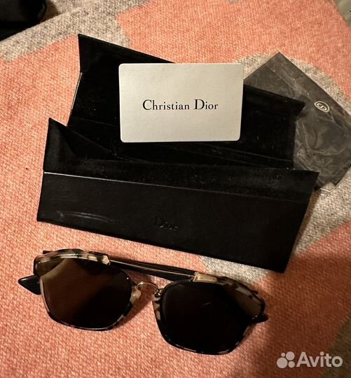 Солнцезащитные очки