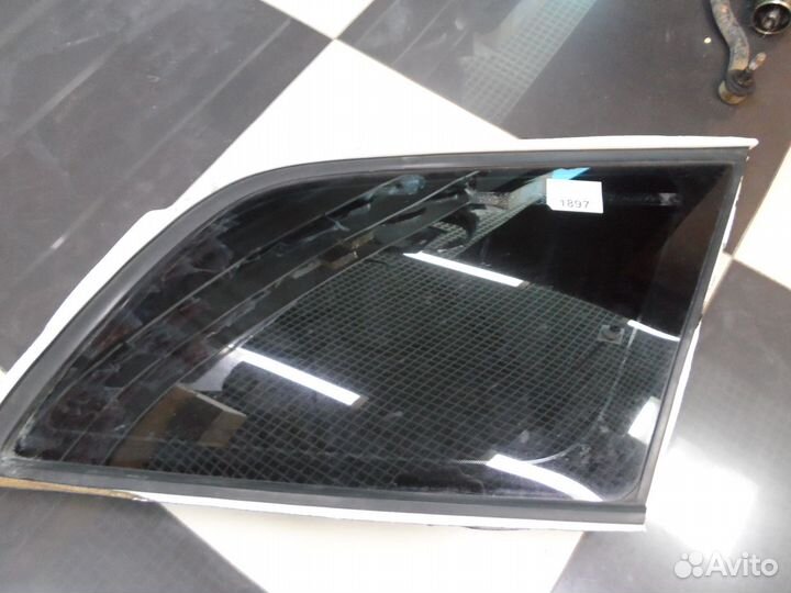 Стекло собачника Toyota Caldina R