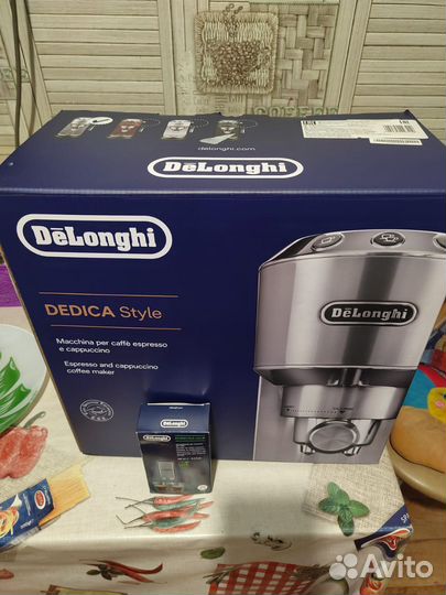 Кофеварка delonghi dedika
