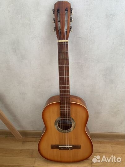 Гитара шестиструнка