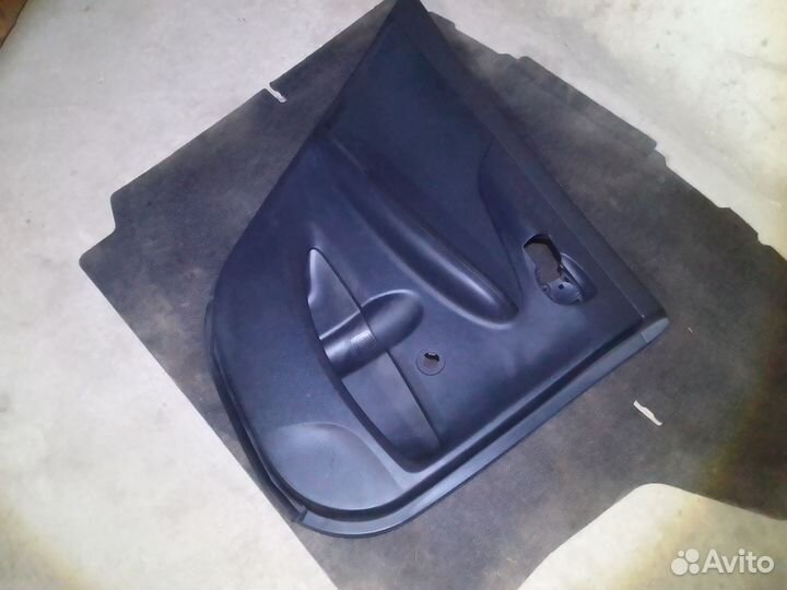 Обшивка задней левой двери Toyota Corolla E150