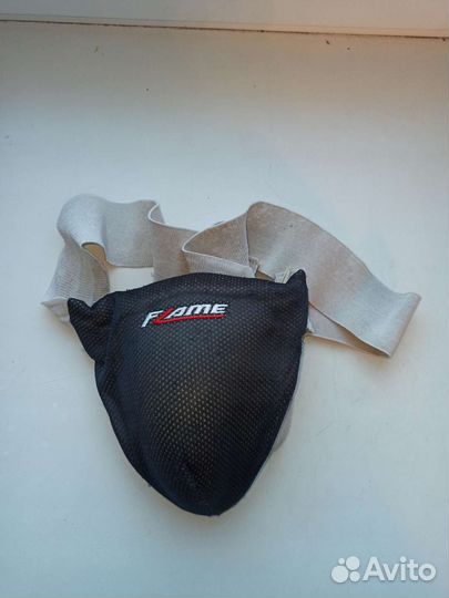 Хоккейная защита паха