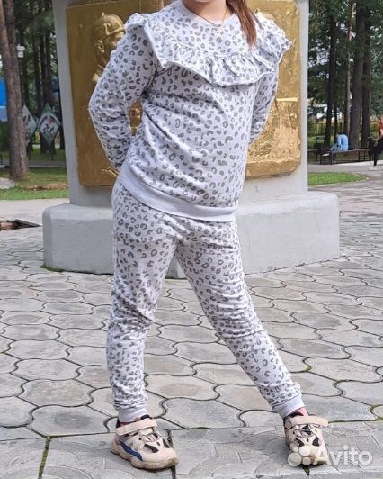 Костюм спортивный на девочку