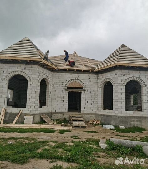 Бригада строителей