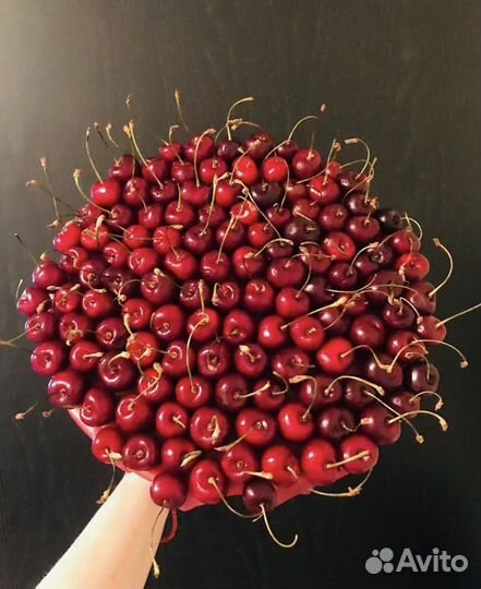 Съедобный букет из черешни