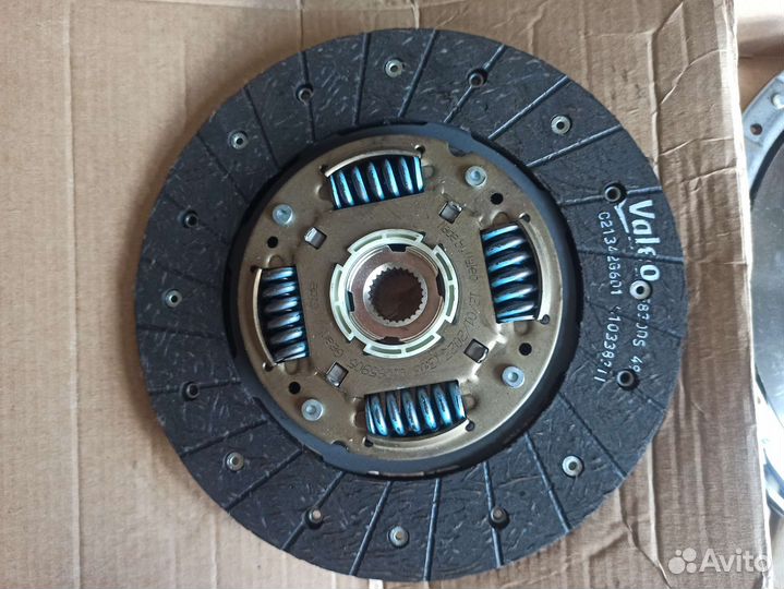 Сцепление Valeo 834104 Nissan Tiida