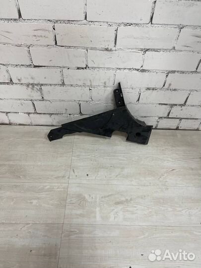 Защита топливного бака левый BMW F10