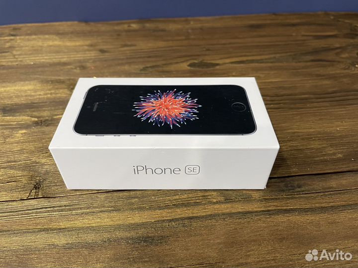 Коробка на iPhone SE