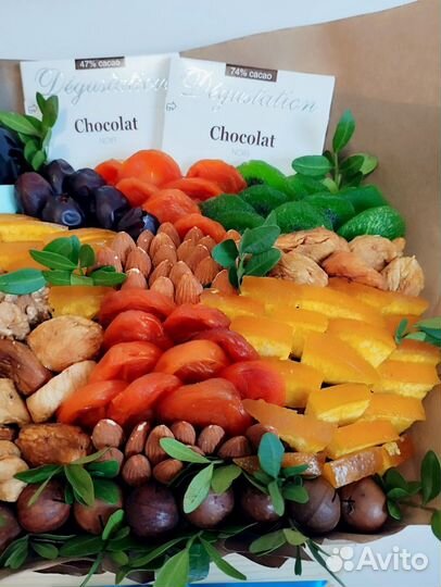 Съедобные букеты из орехов и сухофруктов