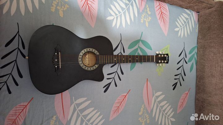 Акустическая гитара