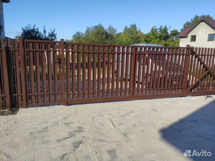 Установка заборов из евроштакетника под ключ