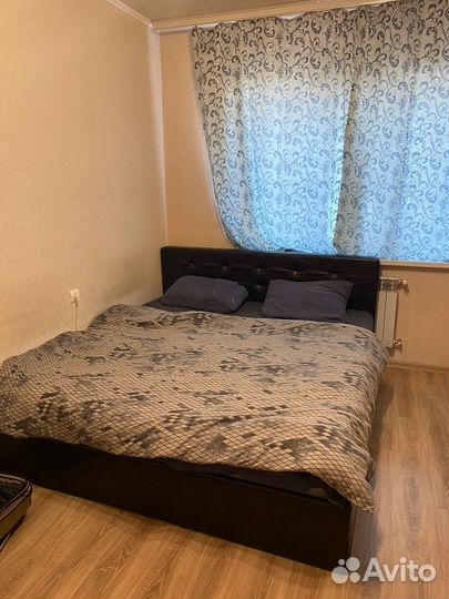 Кровать двухспальная бу 180 200